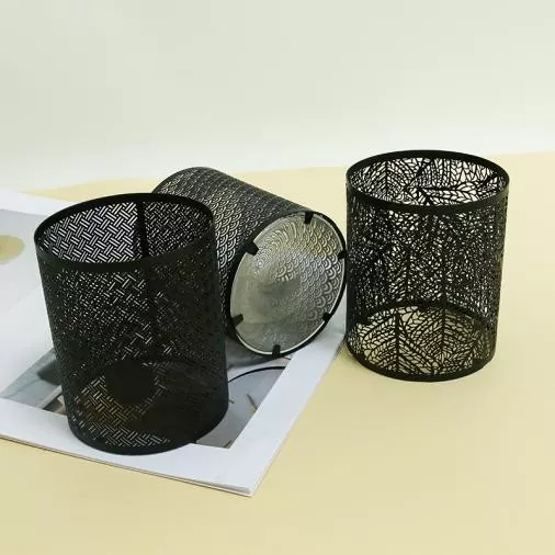 Lysestage i sort metal